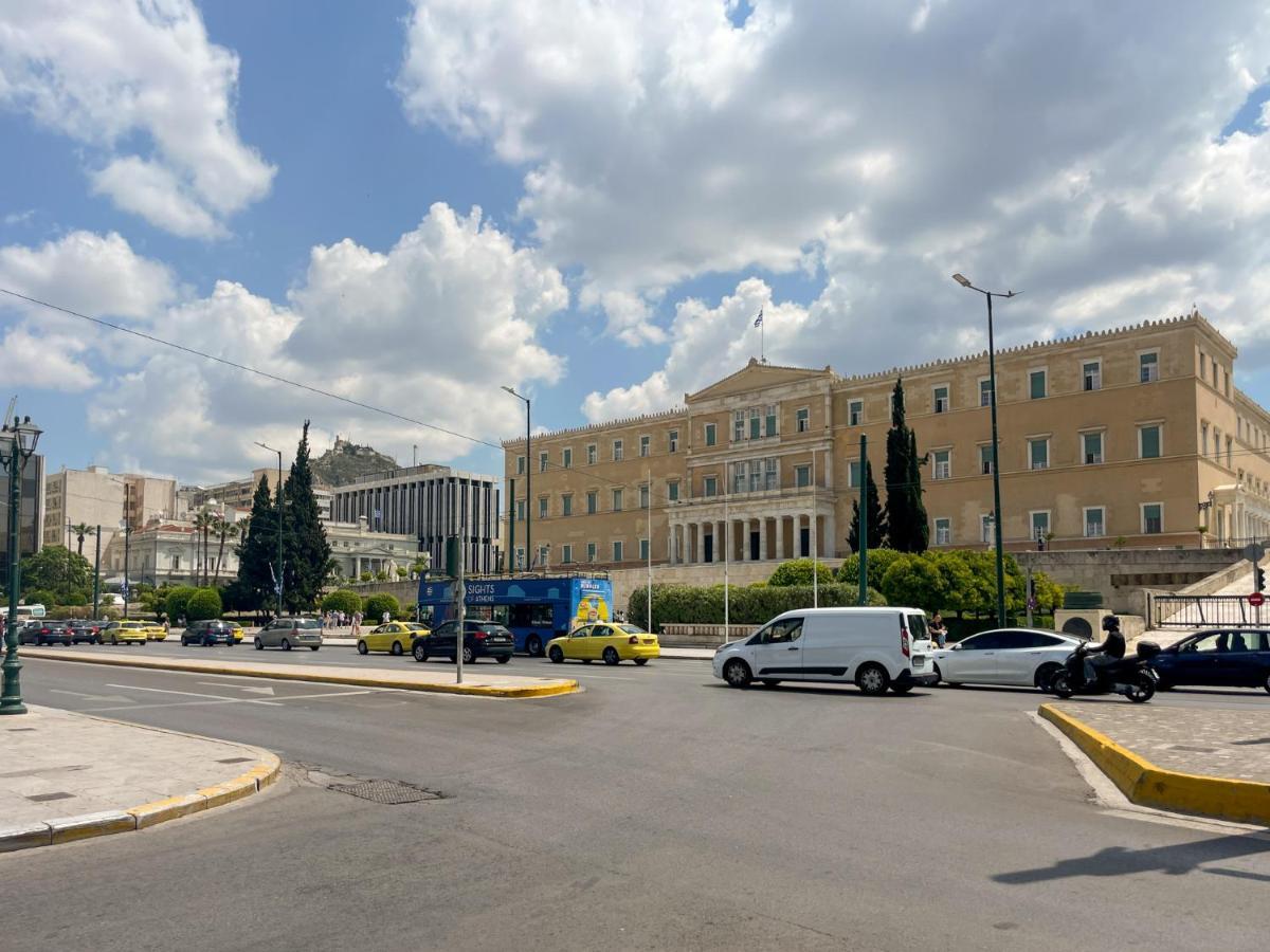 Athens Central Studio In Front Of Syntagma Metro Exteriör bild